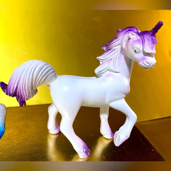 UNICORN VTG 80’s BUNDLE OF 3 MYSTICAL UNICORNS SOLID PVC/VINYL TYPE 4.25”x5.25” - Picture 3 of 13